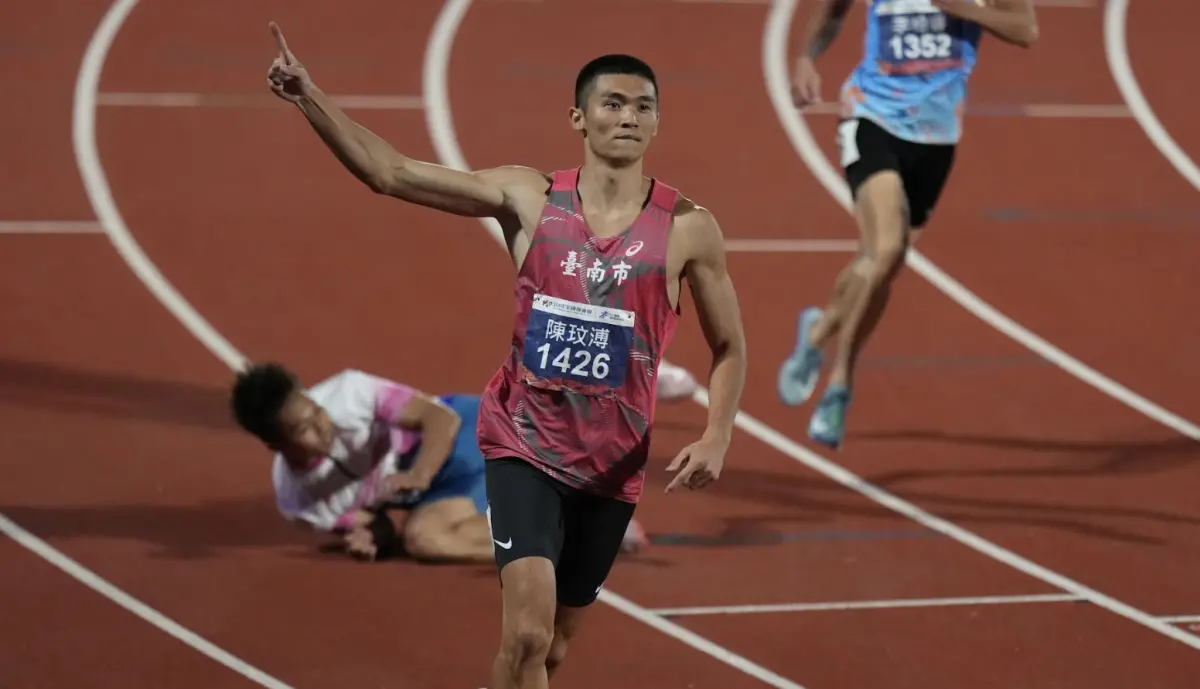 ▲台南市短跑好手陳玟溥在114年全國運動會中，以超風速成績9秒95奪金，儘管不列入正式紀錄，但仍是國內正式賽事首位跑進10秒內的選手，成為「最強非紀錄保持人」。（圖／雲林全運會提供）