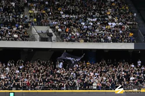 場邊側寫／樂天黑衫軍非突發奇想！背後有典故　主帥一聽恍然大悟
