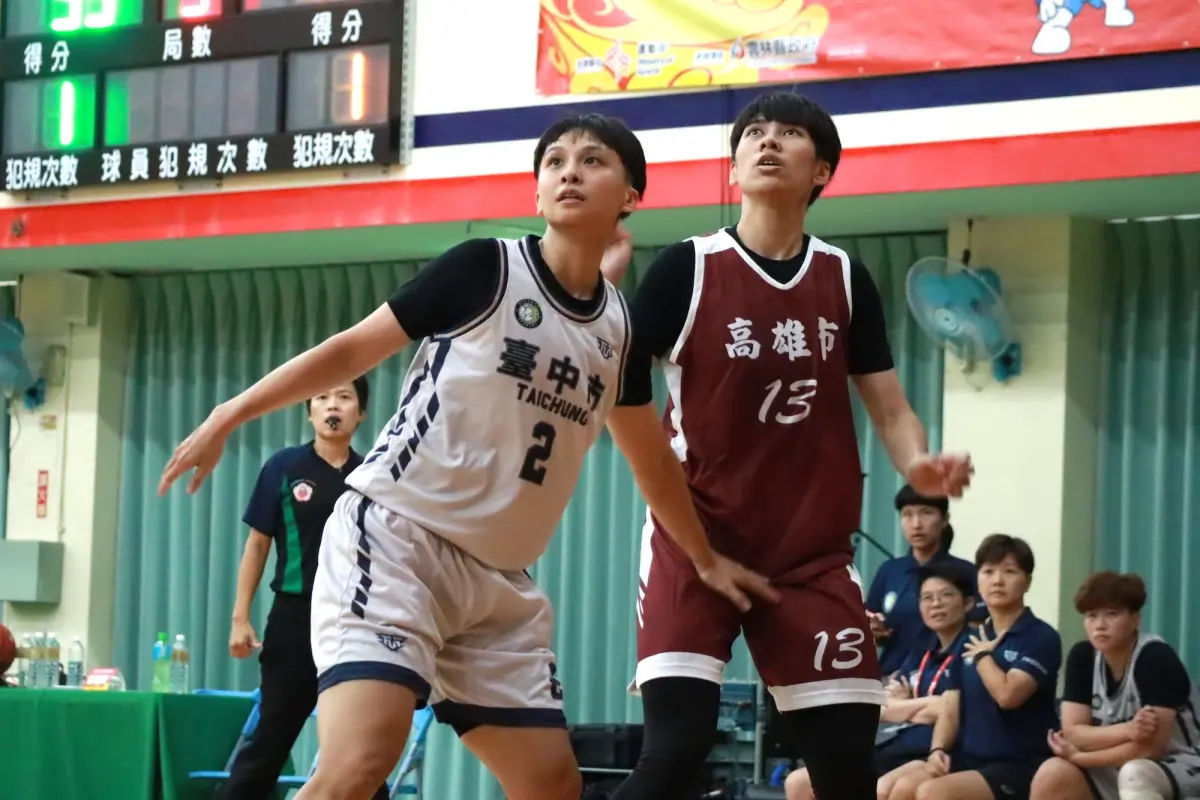 ▲高雄市女子籃球代表隊19日原訂對戰台南市，卻因全隊「忘帶選手證」鬧出嚴重烏龍，最終遭大會判定失格，喪失爭奪獎牌的機會。（圖／全運會提供）