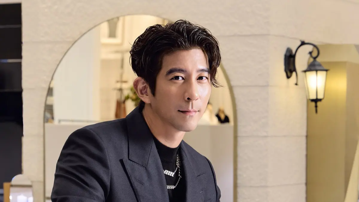 ▲修杰楷的名字用台語念會變成「稍微坐起來一下」，諧音哏超有畫面，還有李聖傑、喜翔、胡宇威等等，名字都能變成諧音哏。（圖／翻攝自修杰楷臉書）