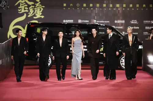 ▲小杰（右3）上週末才跟棒棒堂團員們一同拿下金鐘獎。（圖／翻攝自臉書@廖允杰 Jaydaone）