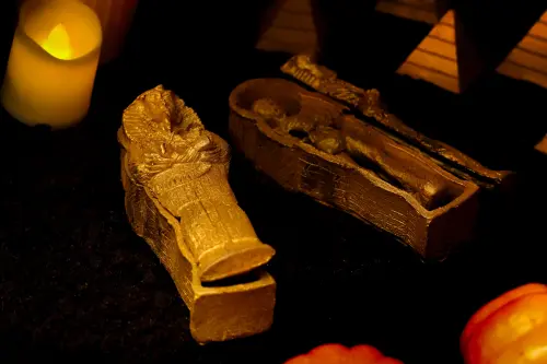 ▲奇美博物館《埃及之王：法老》特展，台南晶英共襄盛舉推「晶奇盛典 ‧法老降臨」住房專案，每房含門票之外，還加贈古埃及造型巧克力。（圖／台南晶英提提供）