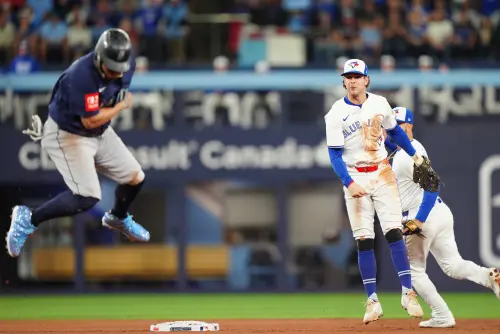 影／用頭去阻止雙殺？水手奈勒妨礙守備　網調侃：按到跳躍鍵
