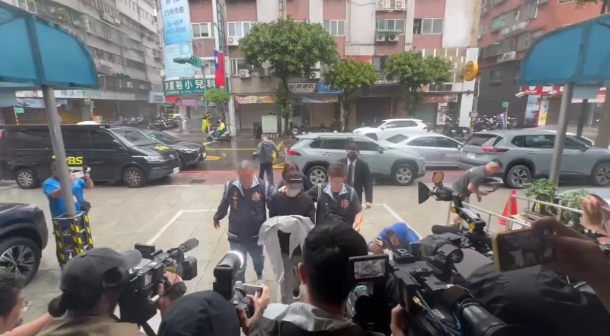 ▲藝人閃兵案持續延燒，稍早Energy張書偉遭檢警拘提到案。（圖／翻攝畫面）