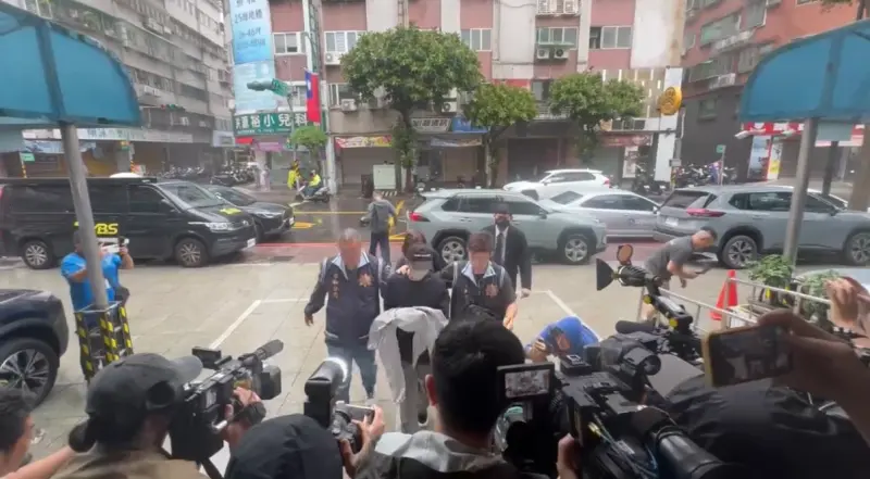 ▲藝人閃兵案持續延燒，稍早Energy張書偉遭檢警拘提到案。（圖／翻攝畫面）