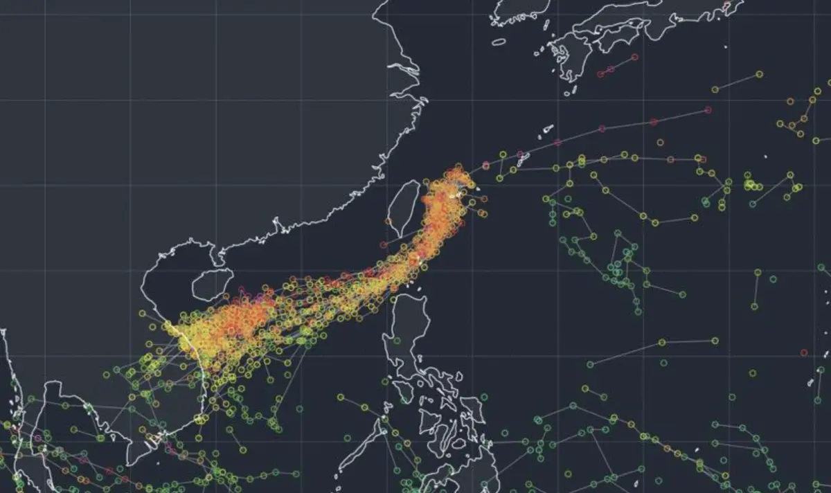 ▲台灣東部外海長出「熱帶擾動97W」，預估未來兩天路徑，會從台灣東部近海往西南移動，成台機率低。（圖／「台灣颱風論壇｜天氣特急」臉書）
