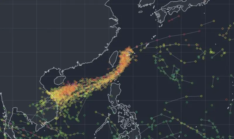 ▲台灣東部外海長出「熱帶擾動97W」，預估未來兩天路徑，會從台灣東部近海往西南移動，成台機率低。（圖／「台灣颱風論壇｜天氣特急」臉書）