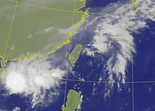 ▲台灣東部外海轉出一個熱帶擾動，不過受到東北季風壓制，強度發展條件不佳。（圖／中央氣象署cwa.gov.tw）