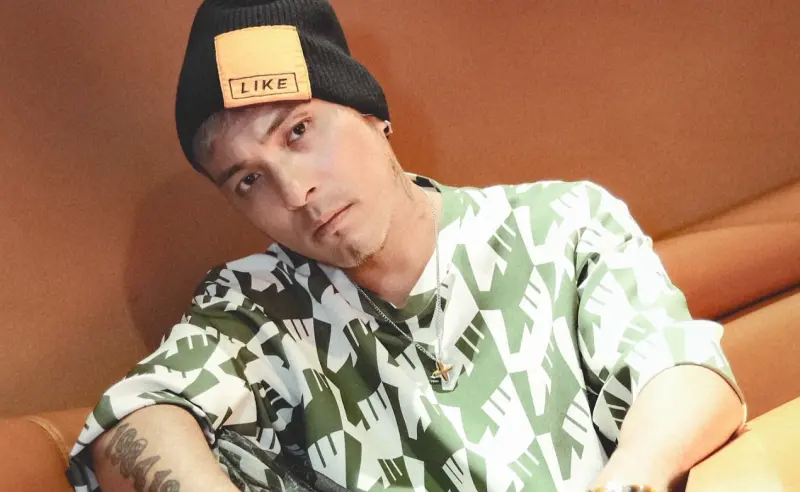 ▲MP魔幻力量前主唱嘎嘎（如圖）過去醜聞頻傳，曾與安心亞爆出地下情、街頭擁吻寶兒後遭相信音樂退團，如今40歲的嘎嘎近況曝光，竟現身在《角頭》電影裡。（圖／嘎嘎臉書）