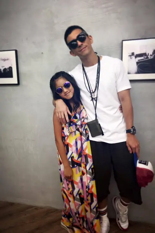 ▲修杰楷（右）當年花了15萬買假病歷試圖免役，最終仍需要剃光頭當兵。（圖／翻攝自修杰楷臉書）