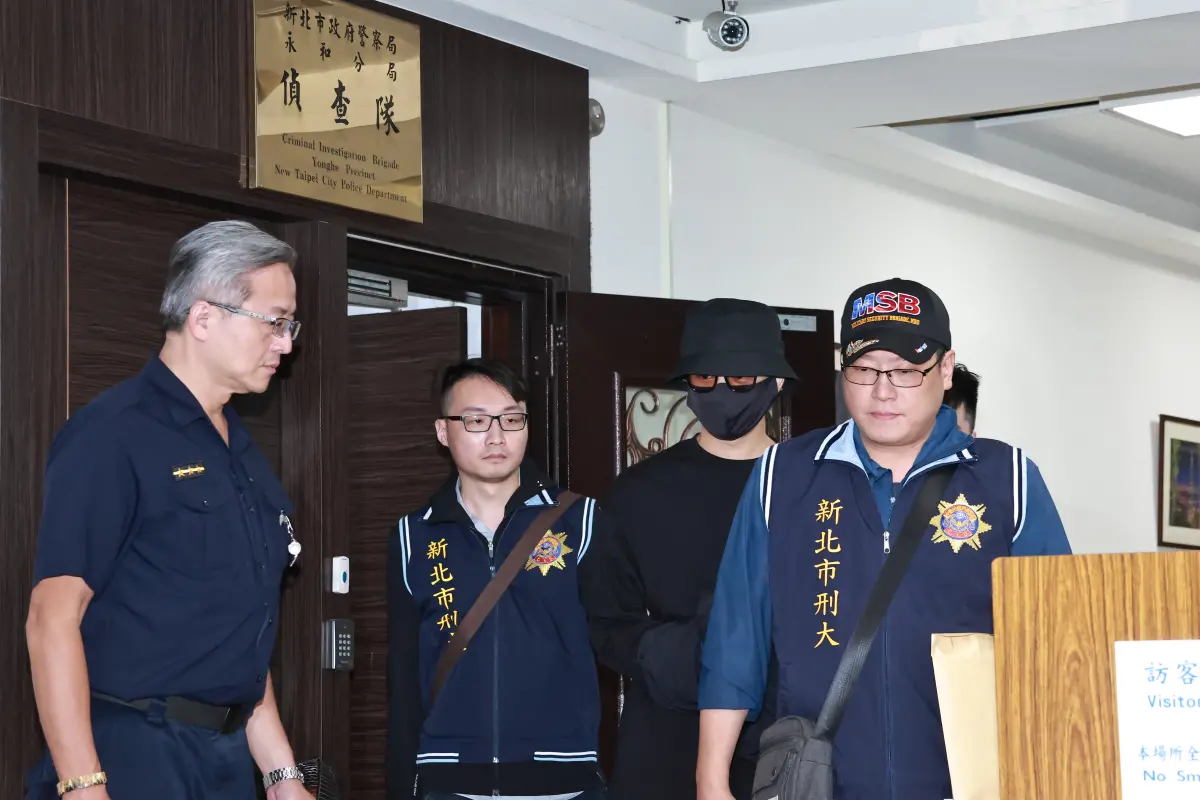 ▲修杰楷、陳柏霖等藝人捲入逃兵案，今（21日）遭到檢警拘提。（圖／記者吳翊緁攝）