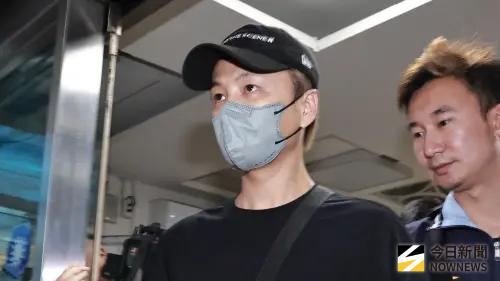 ▲Energy張書偉因閃兵被拘提，遭檢警上手銬帶走，他坦言早知道有這天，因為害怕不敢自首。（圖／NOWNEWS攝影中心）