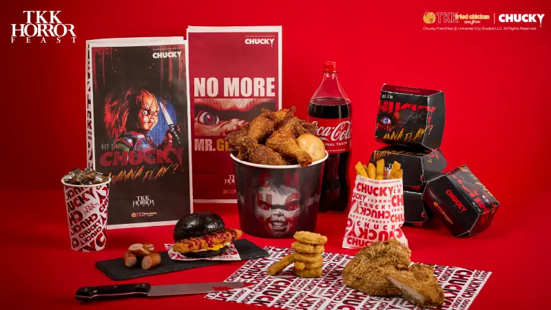 ▲光復節連假迎接萬聖節！頂呱呱聯名《鬼娃恰吉CHUCKY》，開吃雙醬鱈魚黑堡、德式香腸及呱呱雞排，搭配發條玩具盲袋、造型貼紙周邊。肯德基「買一送一」速食優惠菜單吃到11月。（圖／頂呱呱提供）