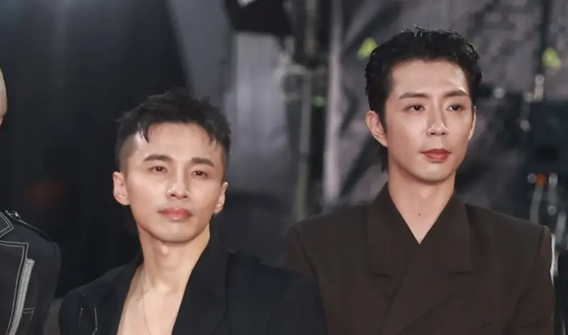 ▲阿緯（左）才在金鐘獎慶功宴上替團員背書，免役合情合理，結果小杰（右）今就被拘提，坦承花30萬造假高血壓。（圖／NOWNEWS攝影中心）