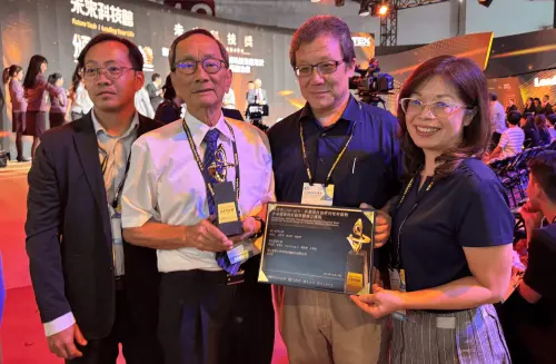 ▲圖左至右，台北醫學大學副研究員李政忠、 中央研究院院士王惠鈞、台灣大學醫學院副教授林泰元、台北醫學大學特聘教授黃彥華。（圖／主辦單位提供）