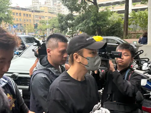 ▲張書偉走進新北地檢署時一語不發。（圖／記者蘇詠智攝）