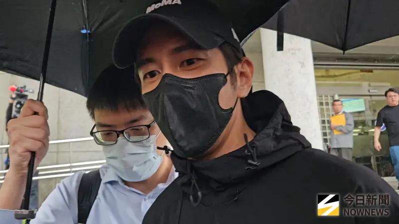 今日娛樂看點／修杰楷閃兵遭上銬帶走！嚇壞小孩　妻子賈靜雯傻眼