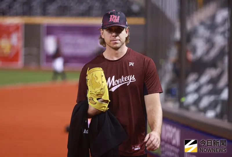 ▲樂天桃猿洋投凱樂（Caleb Baragar）取代波賽樂入列，他本季曾對中信兄弟繳出5局0失分、4K的優異內容，預計於台灣大賽G4登板先發。（圖／記者葉政勳攝）