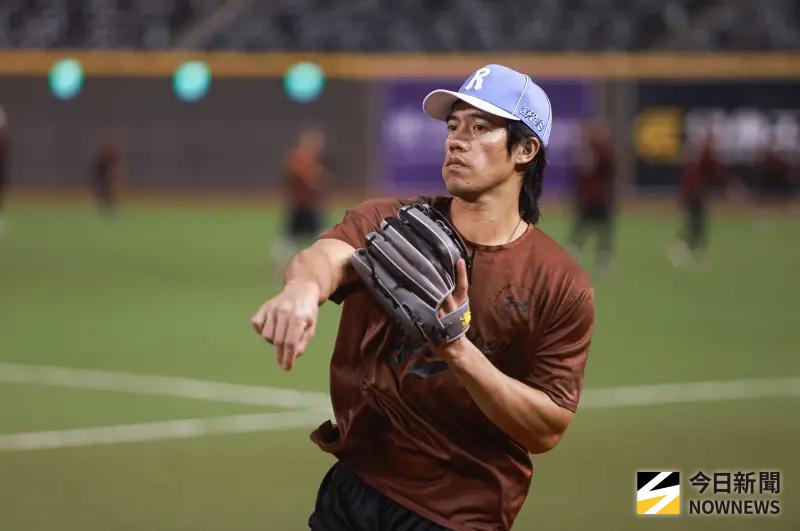 ▲2008年就進入桃猿體系的老將林智平更是於半夜在社群媒體連發3篇限時動態，表達對球團換帥決定的不滿。（圖／記者葉政勳攝 ,2025.10.21）