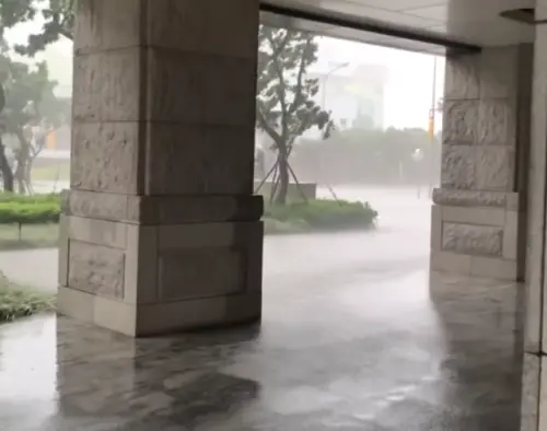 新北沒放假被罵翻！藍議員回嗆「出不出門你可以決定」慘遭炎上
