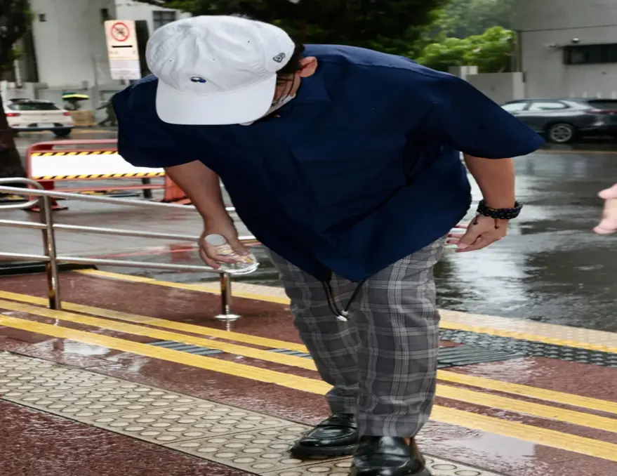 ▲藝人黃子佼涉犯購買未成年兒少不雅影片，今二審開庭，面對相關詢問保持緘默。（圖／翻攝畫面）