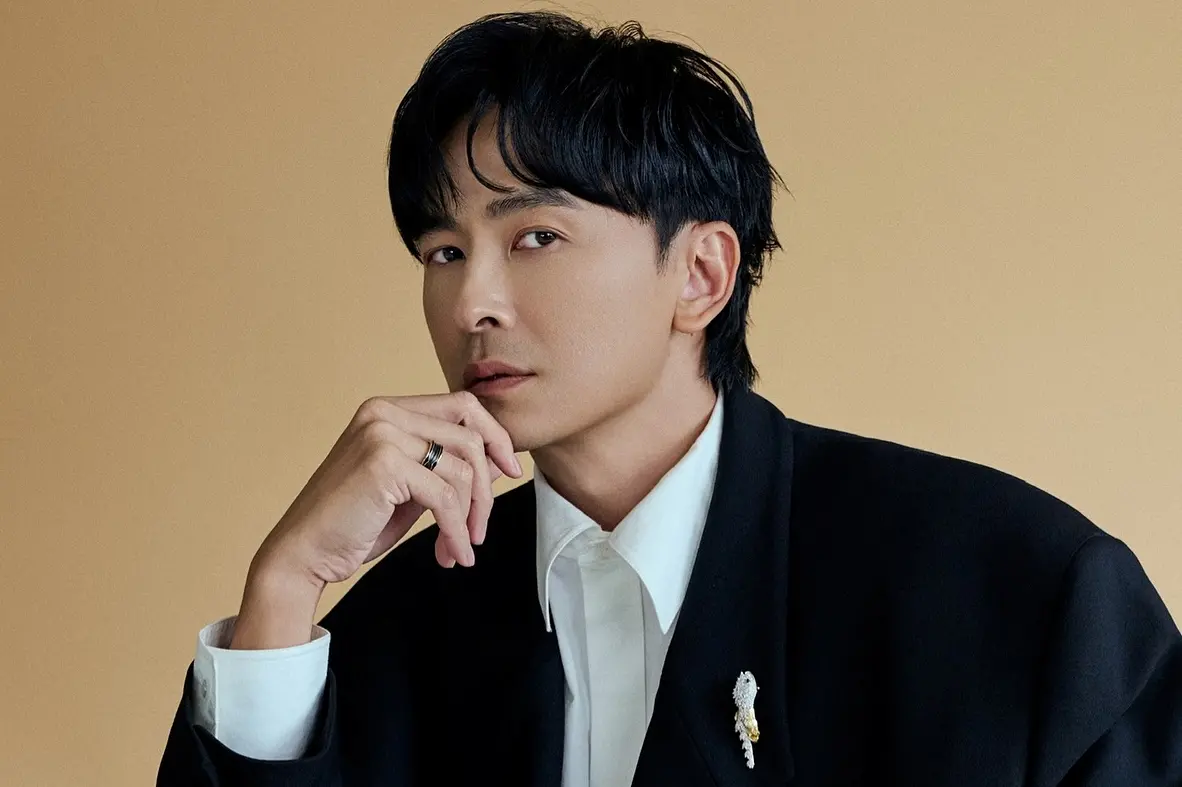 ▲藝人閃兵案狂爆，今（21）日又爆出新一波名單，而有網友翻出演藝圈正向案例，列出台灣9位男星都在當紅時入伍，其中，鄭元暢（如圖）還拄著拐杖堅持服完兵役。（圖／鄭元暢Joseph Cheng FB）