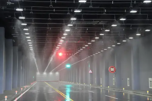 ▲車輛中心王正健董事長指出，本次完成的「天候環境隧道測試區」與「自駕車高架道路測試區」，可呈現降雨、濃霧、日照與逆光等多元天候。（圖／車輛中心提供）