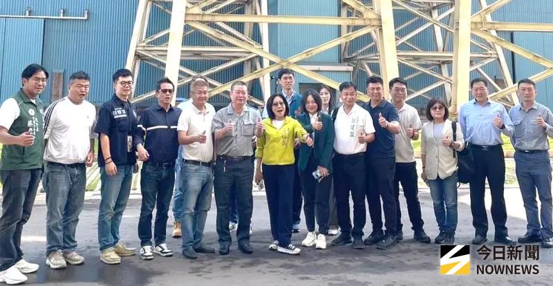 ▲高雄市議會議長康裕成(左7)率議員到中鋼公司參訪，由中鋼企業工會理事長陳春生(左6)接待。(圖／記者黃守作攝)