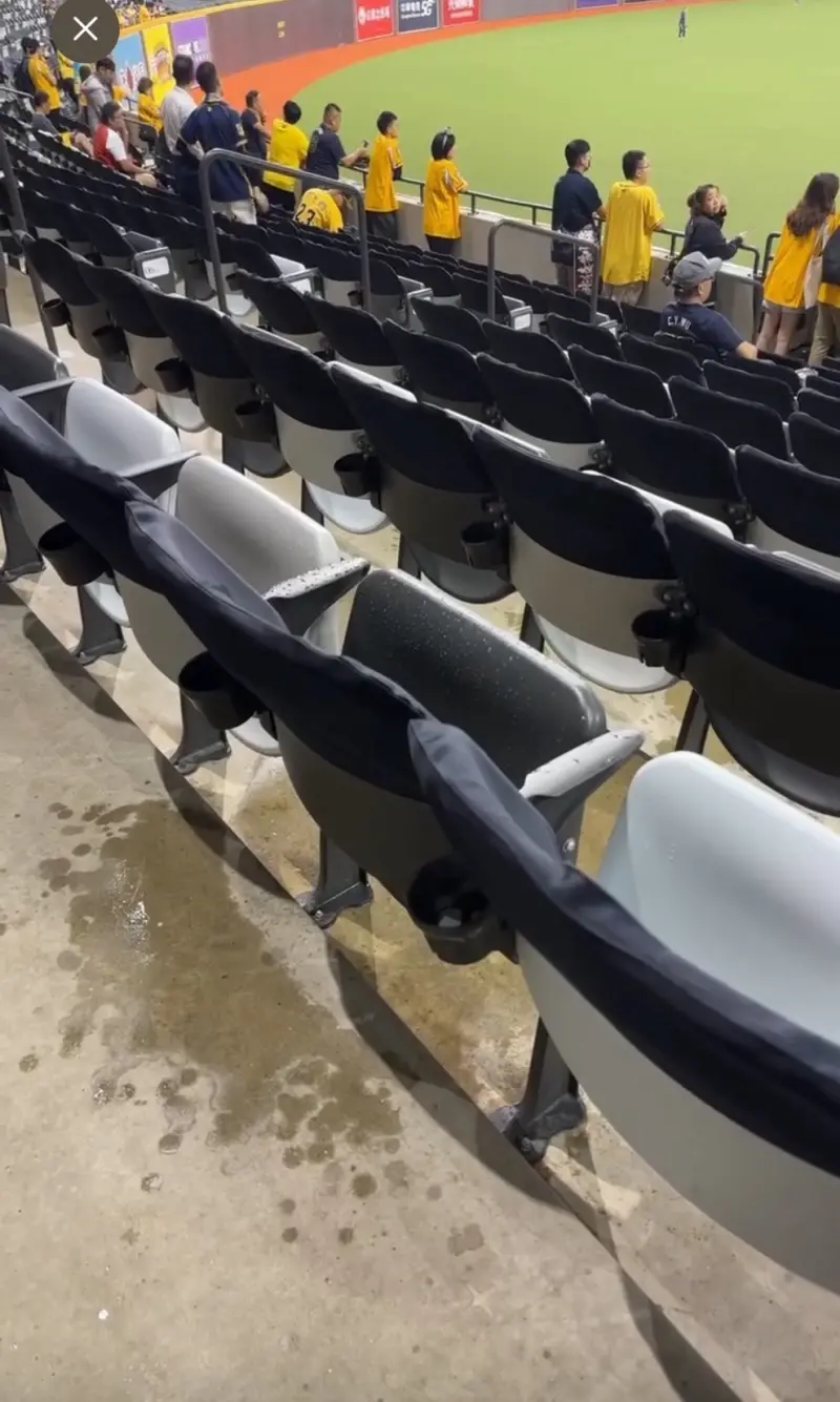▲中職台灣大賽大巨蛋又漏水啦！陳宥丞轟：不漏水才是意外。（圖／陳宥丞臉書）