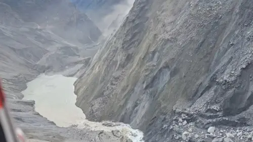 ▲新堰塞湖形成，晚間7點多溢流！村落急撤離。（圖／林業保育署花蓮分署提供）