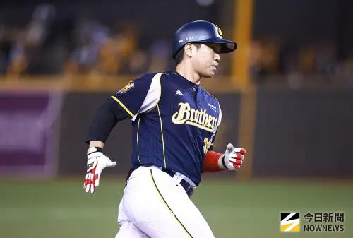 ▲中信兄弟外野手詹子賢在台灣大賽G3敲出陽春全壘打。（圖／記者葉政勳攝 ,2025.10.21）