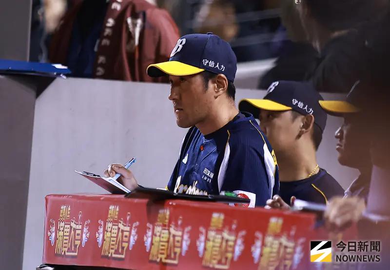 ▲中信兄弟總教練平野惠一表示，近期叮嚀選手要注意身體狀況，千萬不要感冒、受傷。（圖／記者葉政勳攝 ,2025.10.21）
