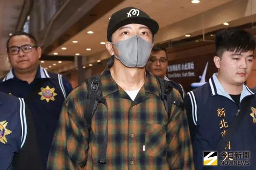 ▲閃兵案第三波搜索名單曝光後，坤達透過經紀公司發出道歉聲明，強調15年前未能深思熟慮、體認社會責任而錯誤申請免役，他不奢求原諒。（圖／記者葉政勳攝）