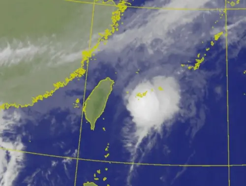 海鷗颱風有可能生成！鄭明典揭關鍵　低壓變颱風「就在台灣旁邊」
