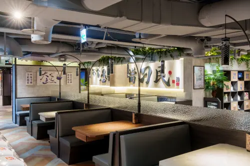 ▲刁民酸菜魚全新開幕「桃園站前店」，無畏倒閉潮。（圖／刁民酸菜魚提供）