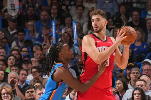 ▲火箭今年組成了超級長人陣，先發陣容之中最矮的湯普森（Amen Thompson），而二號位的杜蘭特（Kevin Durant）則是211公分，史密斯（Jabari Smith Jr.）、申京（Alperen Şengün）、亞當斯（Steven Adams）也都在210公分以上。（圖／取自休士頓火箭X）