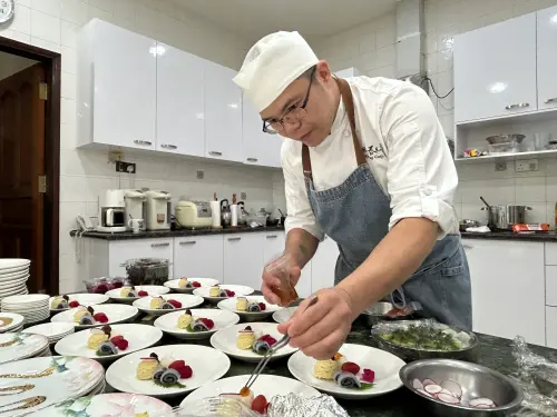 台灣蔬食名揚國際！台星交流晚宴曝　台籍大廚曾榮米其林綠星
