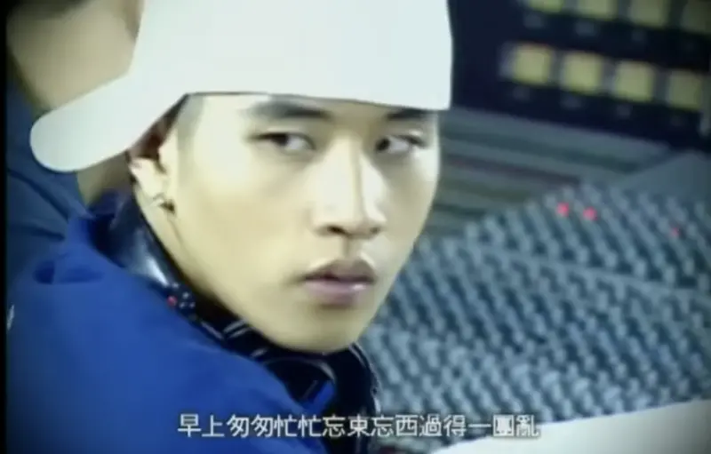 ▲劉承俊（如圖）因和徐懷鈺合作〈等不及〉走紅，未料卻因為逃兵換國籍，最後被韓國永久禁止入境。（圖／翻攝自YouTube 滾石唱片）