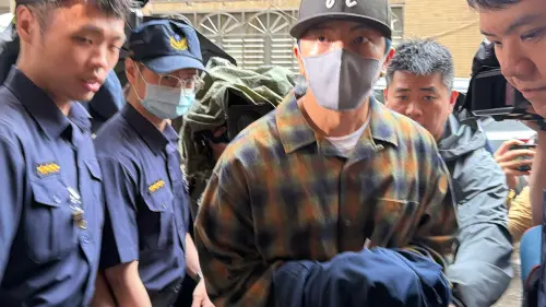 坤達涉閃兵事件KID加拿大嚇傻！一聽記者提問　結巴求救畫面瘋傳
