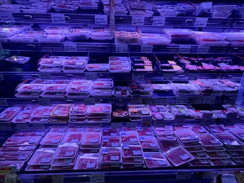 ▲台中市出現非洲豬瘟案例，那麼賣場的豬肉是否還可以安全食用？全聯、愛買正面回應了。（圖／記者鍾怡婷攝）