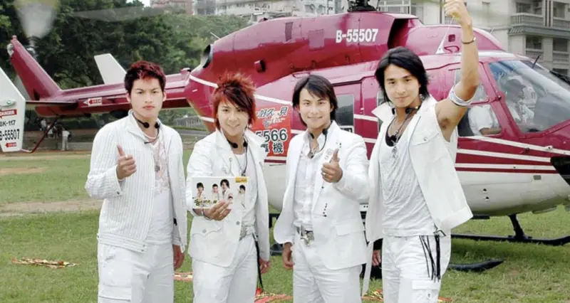 5566全員入伍當兵！王少偉、王仁甫還慘被兵變　粉絲讚：沒愛錯人