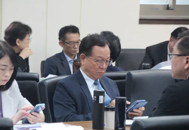 ▲台糖董事長吳明昌表示，目前已經實施養殖場管制，包括嚴禁實施人車管制跟消毒，人員嚴禁攜帶食物進入養殖場。（圖／記者鍾泓良攝影）