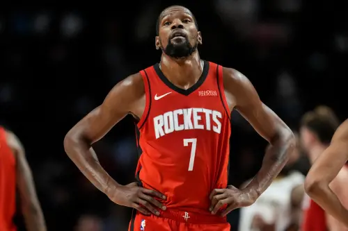 影／KD火箭首秀犯下「3大罪行」！喊空氣暫停　對SGA犯規葬送勝利
