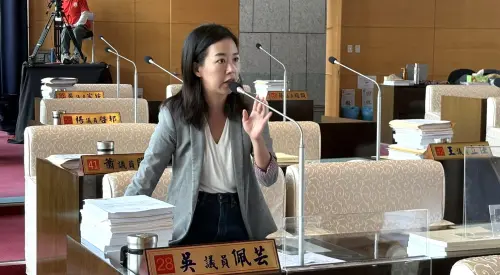 ▲台中市議員吳佩芸在議會緊急質詢非洲豬瘟事件。（圖／記者顏幸如攝，2025.10.22）