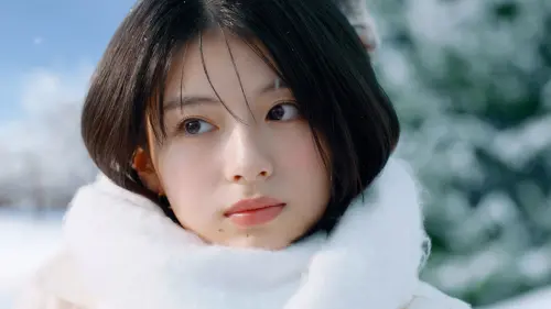 ▲24歲出口夏希（如圖）接棒新垣結衣，成為明治巧克力Meltykiss新代言人。（圖／X@モデルプレス@modelpress）