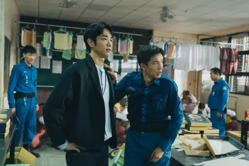 ▲姜一傑察覺阿耀在監所中幫9568夾帶違禁品，反過來利用阿耀充當「雙面間諜」。（愛奇藝國際版、壹壹影業提供）