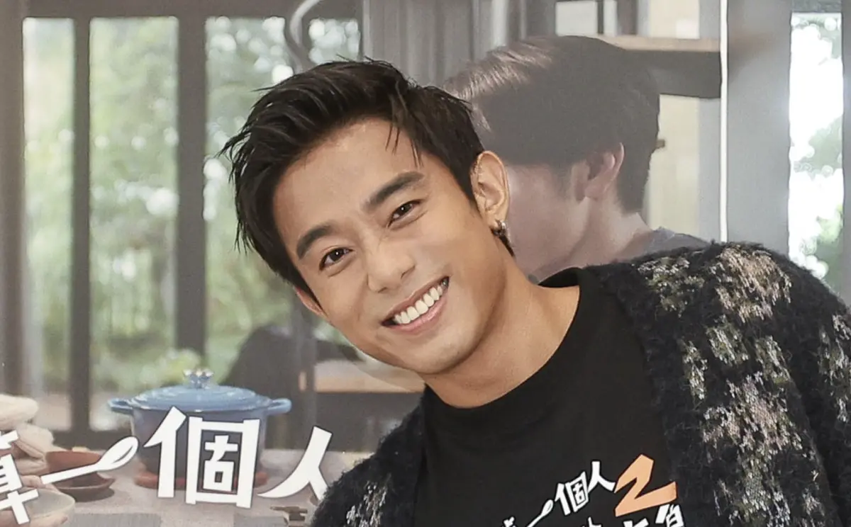 ▲初孟軒（如圖）頂替閃兵的Teddy接演《像流星許願的我們》，29歲的他大學畢業就去當兵，還因為成績太好被鼓吹加入海軍陸戰隊。（圖／公視+提供）