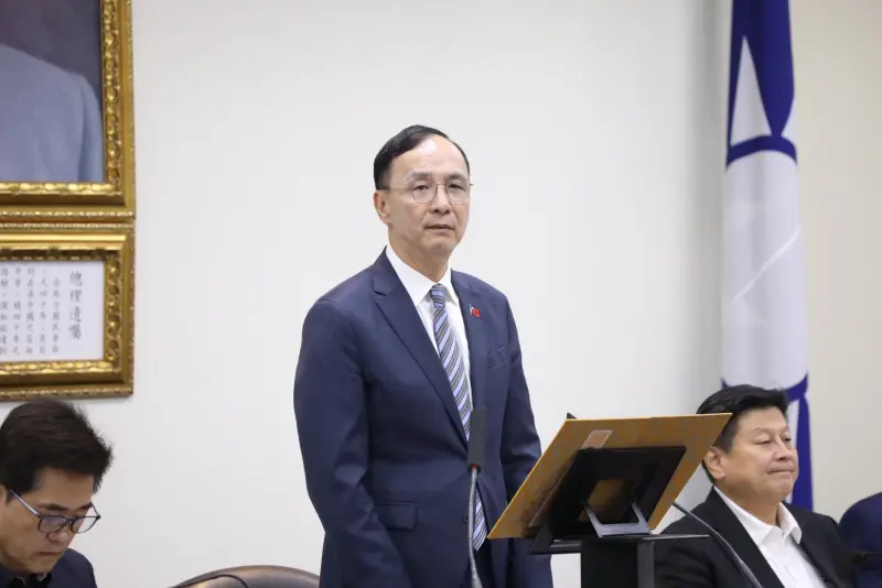 ▲國民黨主席朱立倫宣布，10月底卸任黨主席，率211位黨工總辭。（圖／國民黨提供）