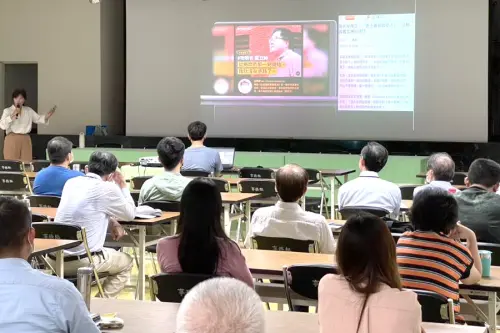▲台灣中油公司煉製事業部舉辦公益揭弊者保護法宣導講座，由中油潤滑油事業部政風室經理黃靖琪(站立者)擔任講師，作專題演講。(圖／中油煉製事業部提供)