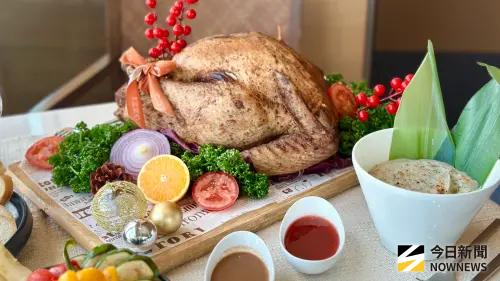 ▲「感恩節火雞盛宴」嚴選國外進口火雞，將重達6公斤的火雞融合多種香料醃製、爐烤，搭配經典蔓越莓及紅酒醬汁享用。（圖／記者陳美嘉攝，2025.10.22）